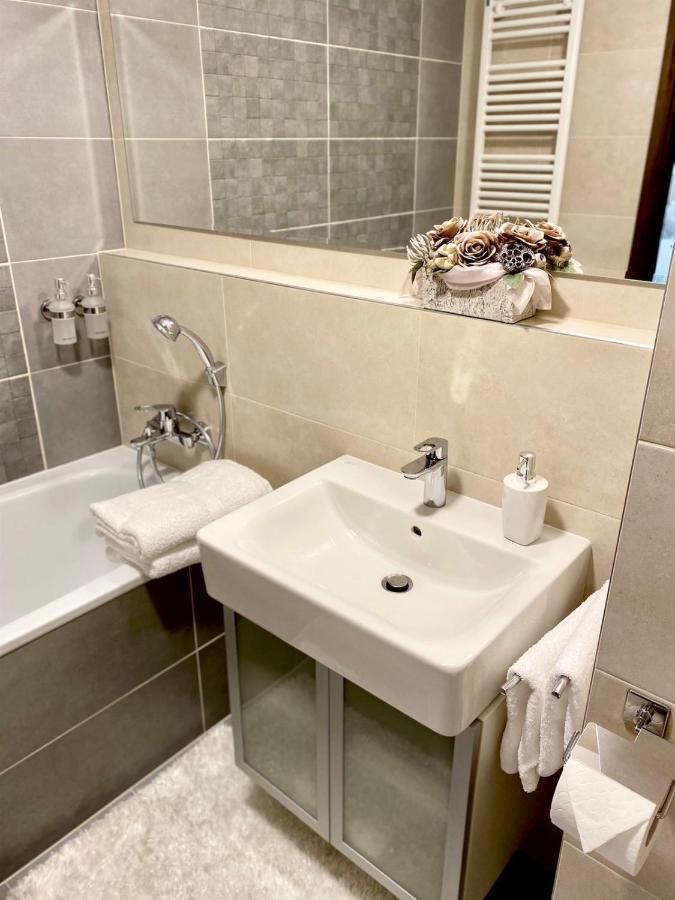 Die Oase - Luxurious Apartment Near The City Center With Free Parking Pressburg Exterior foto