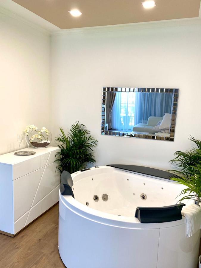 Die Oase - Luxurious Apartment Near The City Center With Free Parking Pressburg Exterior foto